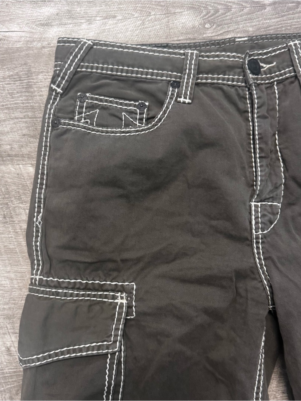 True Religion Cargo Shorts Thick Stich Olive Green Mens Sz. 33 - Picture 3 of 12